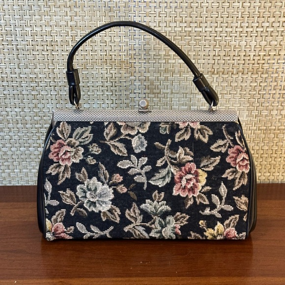 🌟HP🌟VTG 1950s Black Floral Tapestry Carpet Bag Top Handle Handbag by Dover USA - Picture 1 of 16